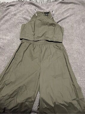 Marshall’s olive green set
